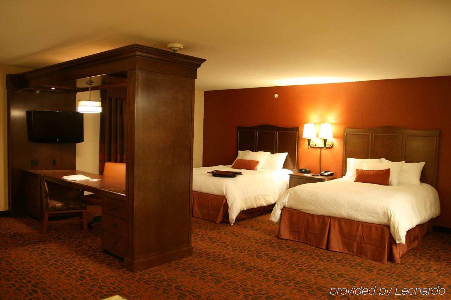Hampton Inn & Suites New Castle, Pa Номер фото