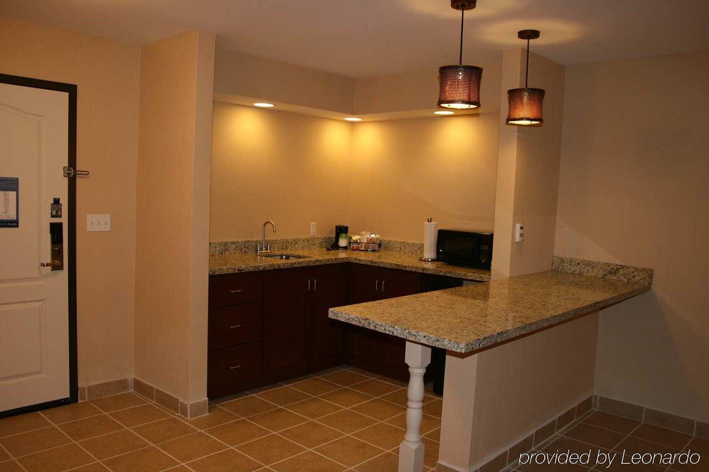 Hampton Inn & Suites New Castle, Pa Номер фото