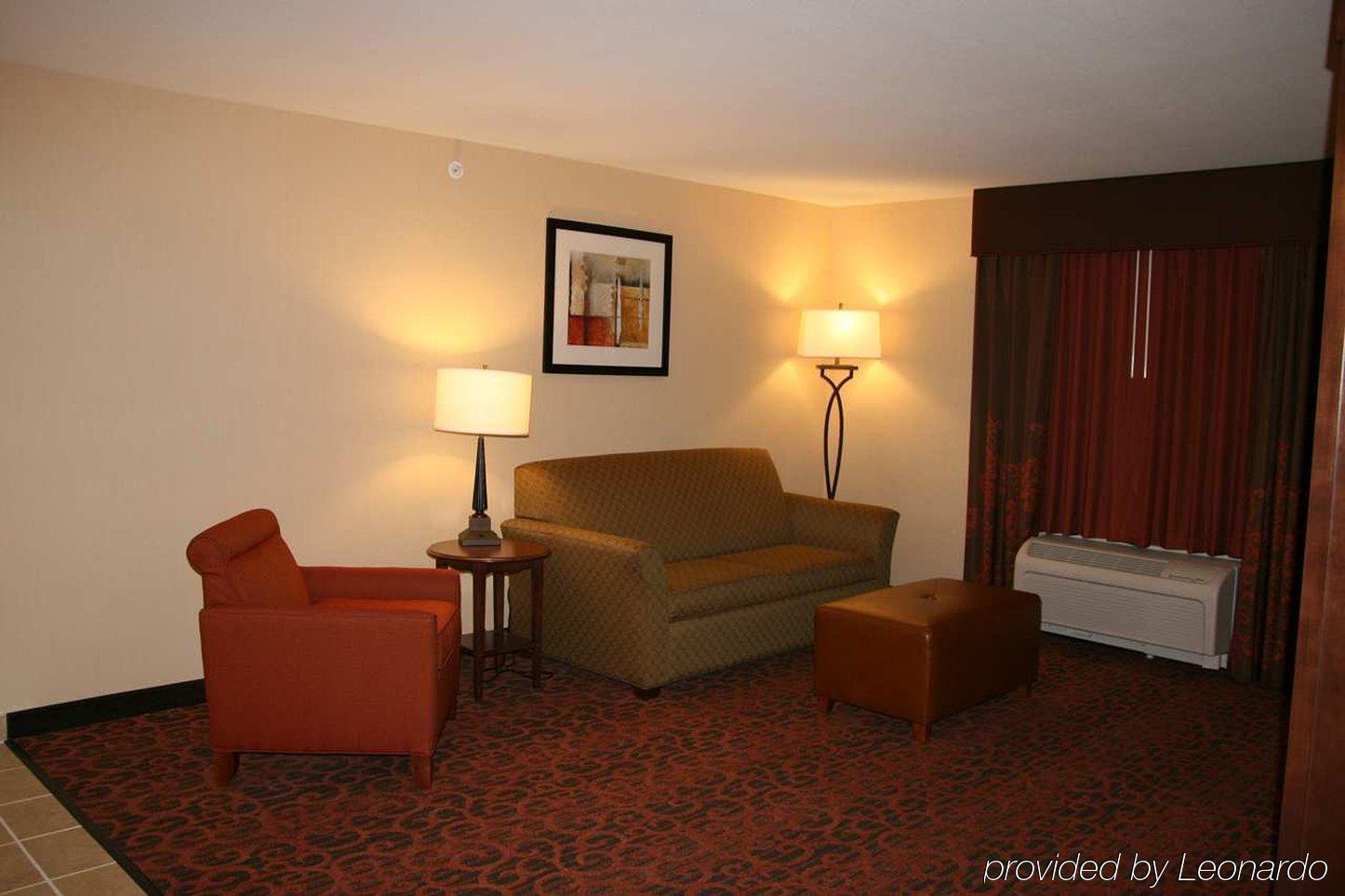 Hampton Inn & Suites New Castle, Pa Номер фото